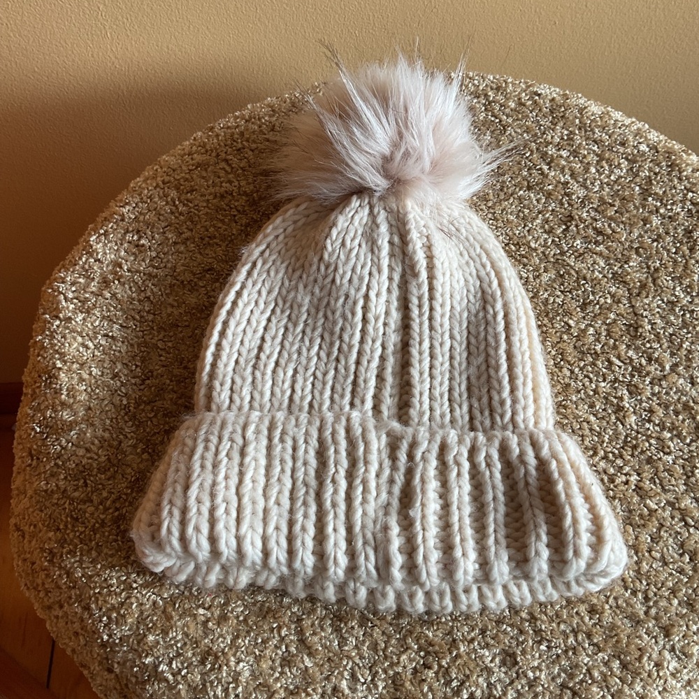 David and Young Cream Knit Beanie with Pom-Pom O/S